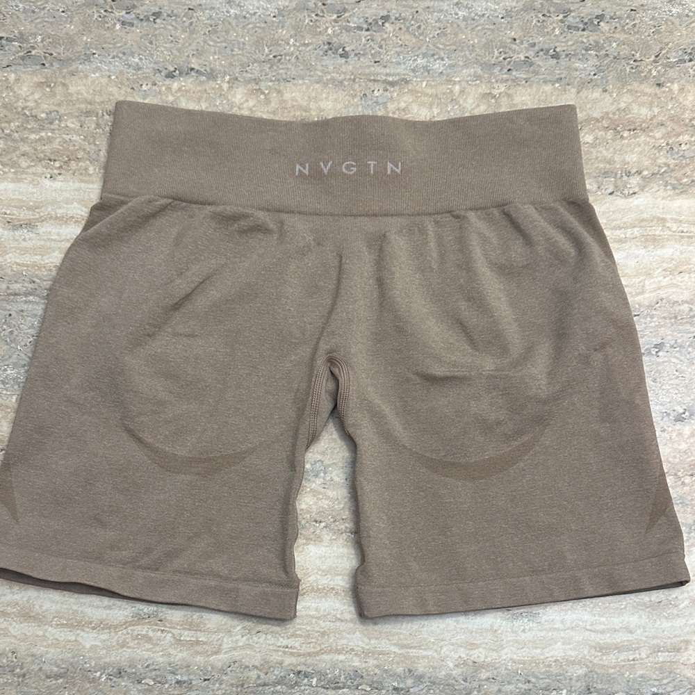 NVGTN Mid Rise Contour Seamless Shorts